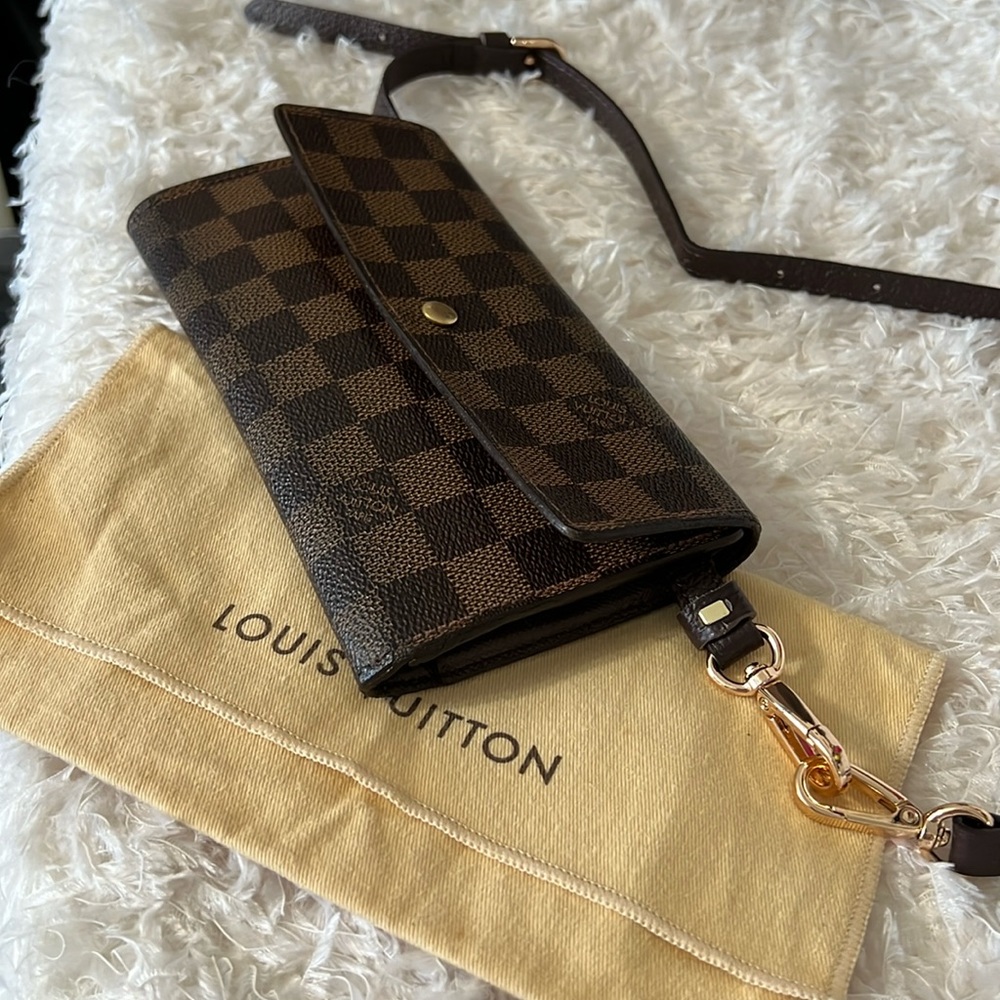 Louis Vuitton Damier Ebene International Wallet - Picture 4 of 17